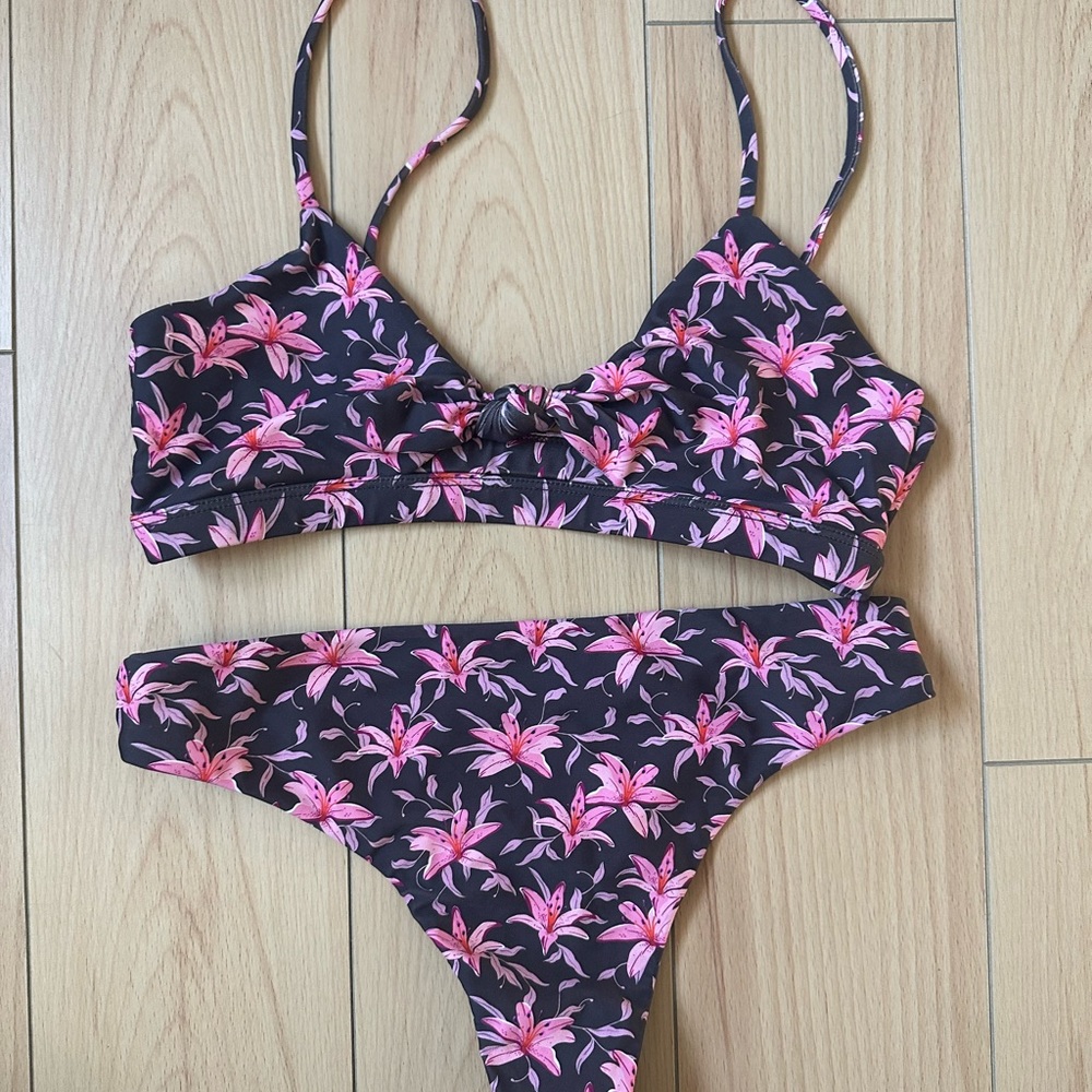 Acacia Madonna set